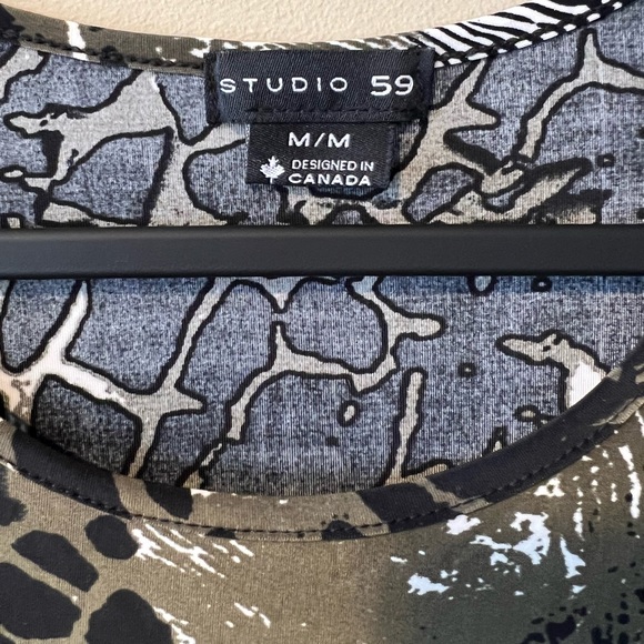 Studio 59 Olive Green & Black Animal Print s/s Peplum Top - Picture 2 of 9